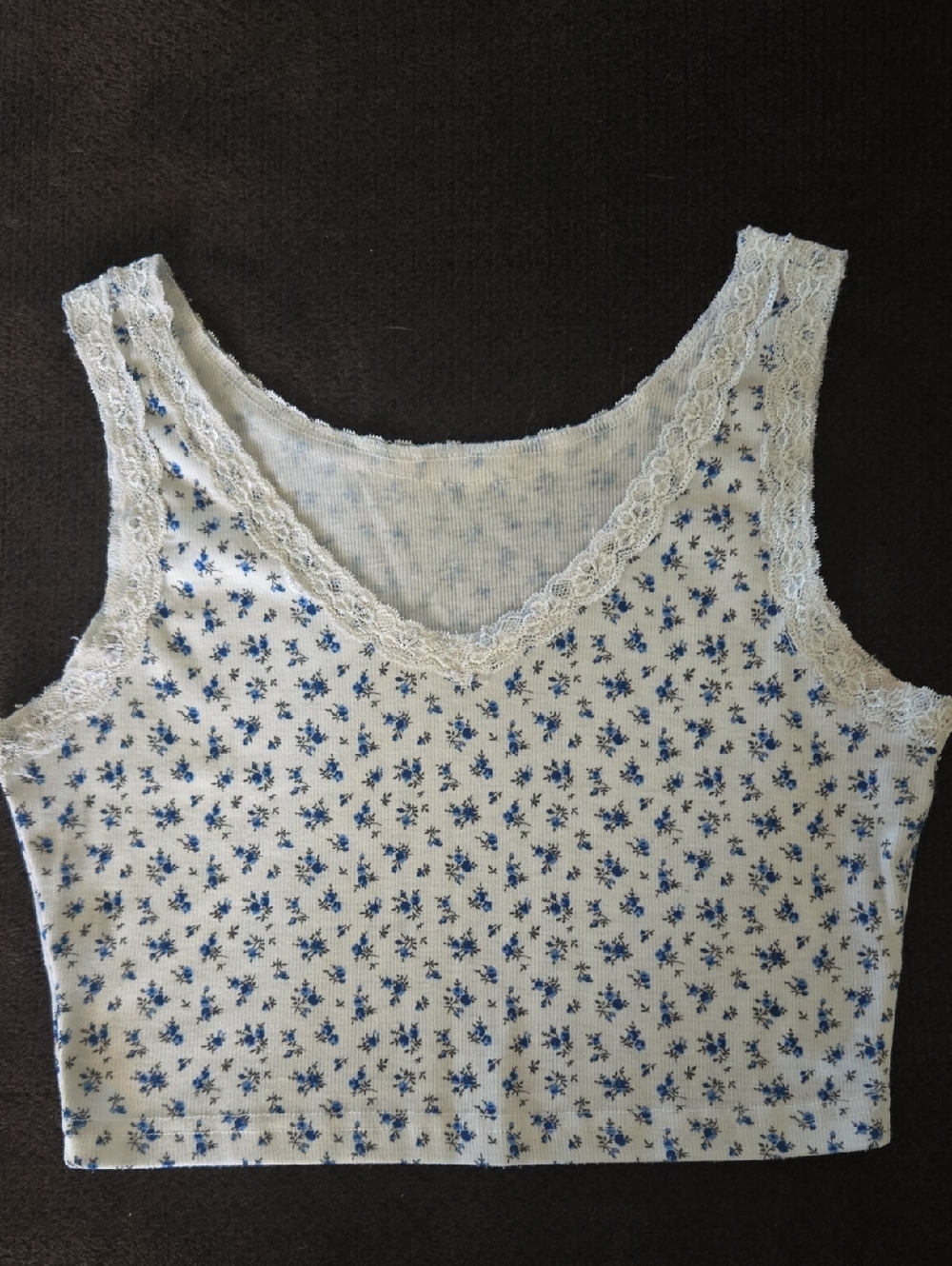 Lace-Trim Floral Cropped Tank Top - Blue on White